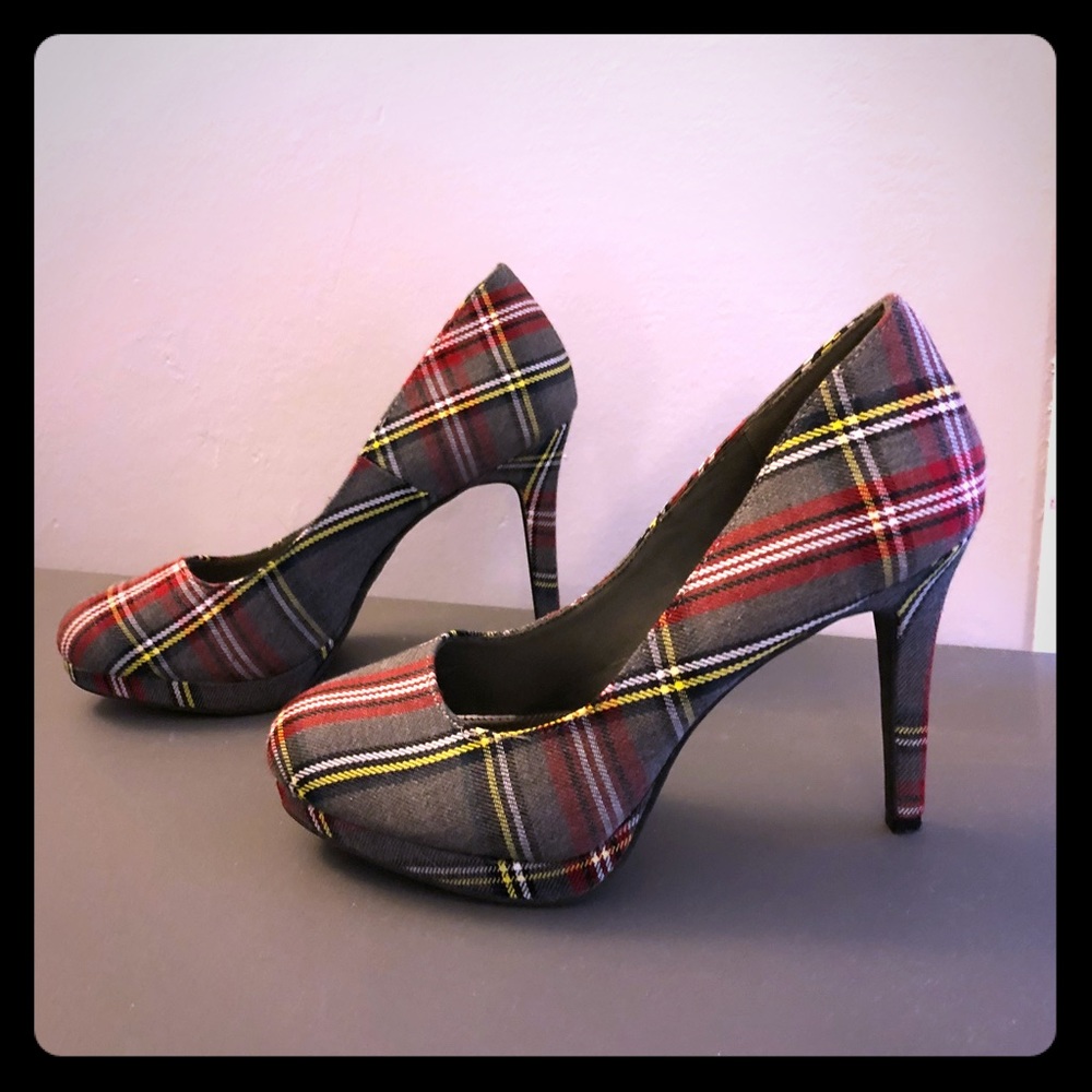Fioni Pumps